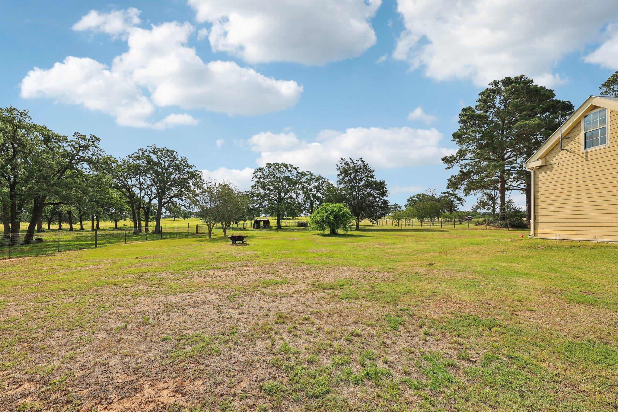 1200 County Road 211, Giddings, TX 78942