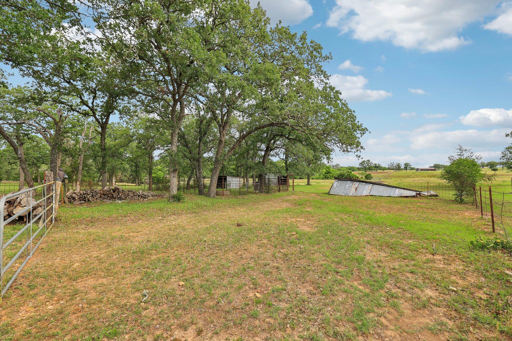 1200 County Road 211, Giddings, TX 78942