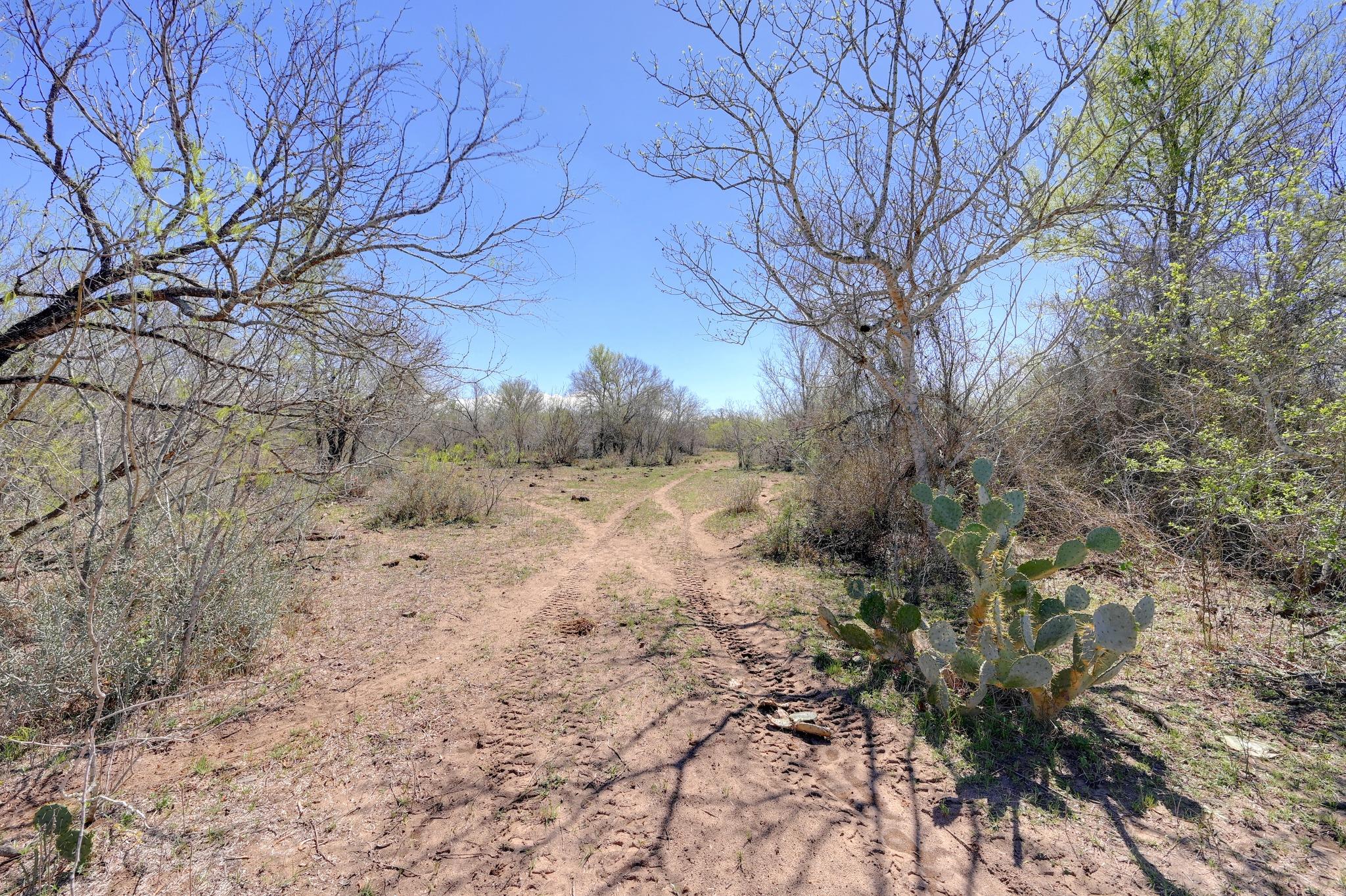000 Cr 420, Waelder, TX 78959