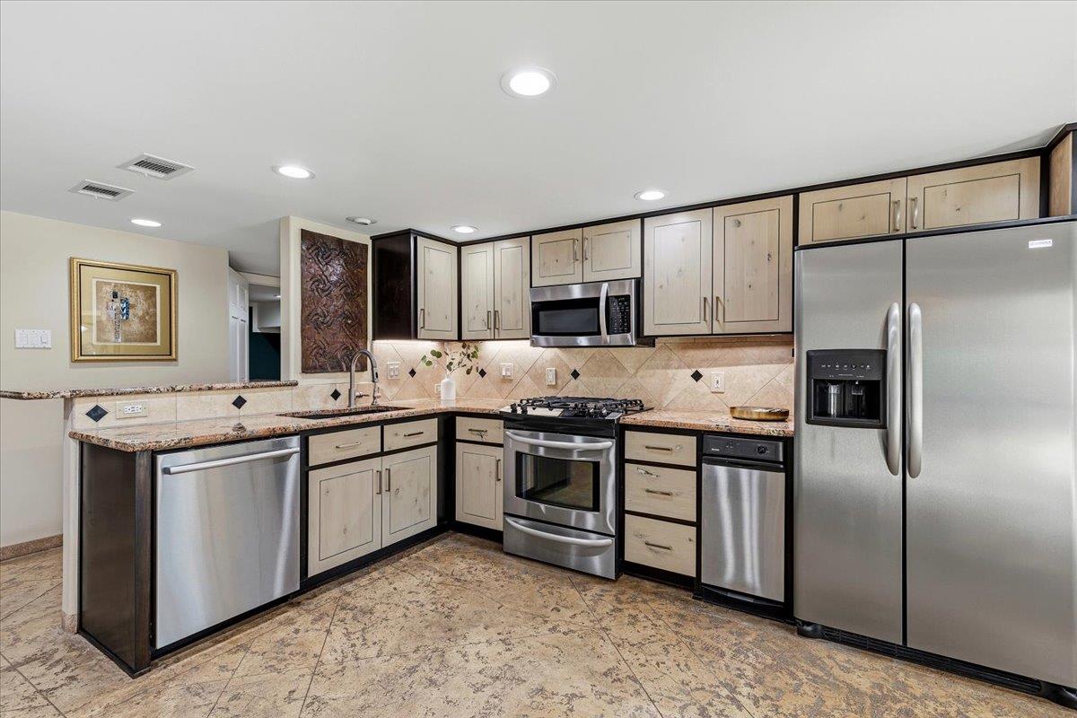 25207 Lake View Dr, Spicewood, TX 78669