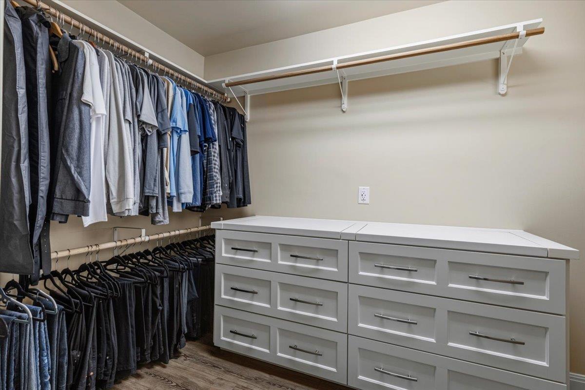 25207 Lake View Dr, Spicewood, TX 78669