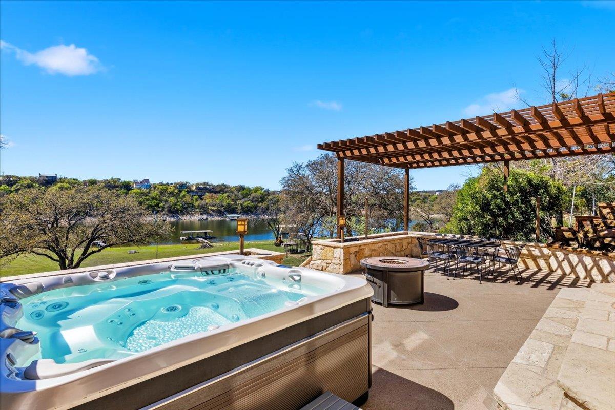 25207 Lake View Dr, Spicewood, TX 78669