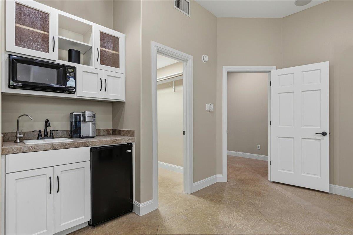 25207 Lake View Dr, Spicewood, TX 78669