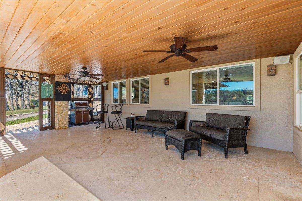 25207 Lake View Dr, Spicewood, TX 78669