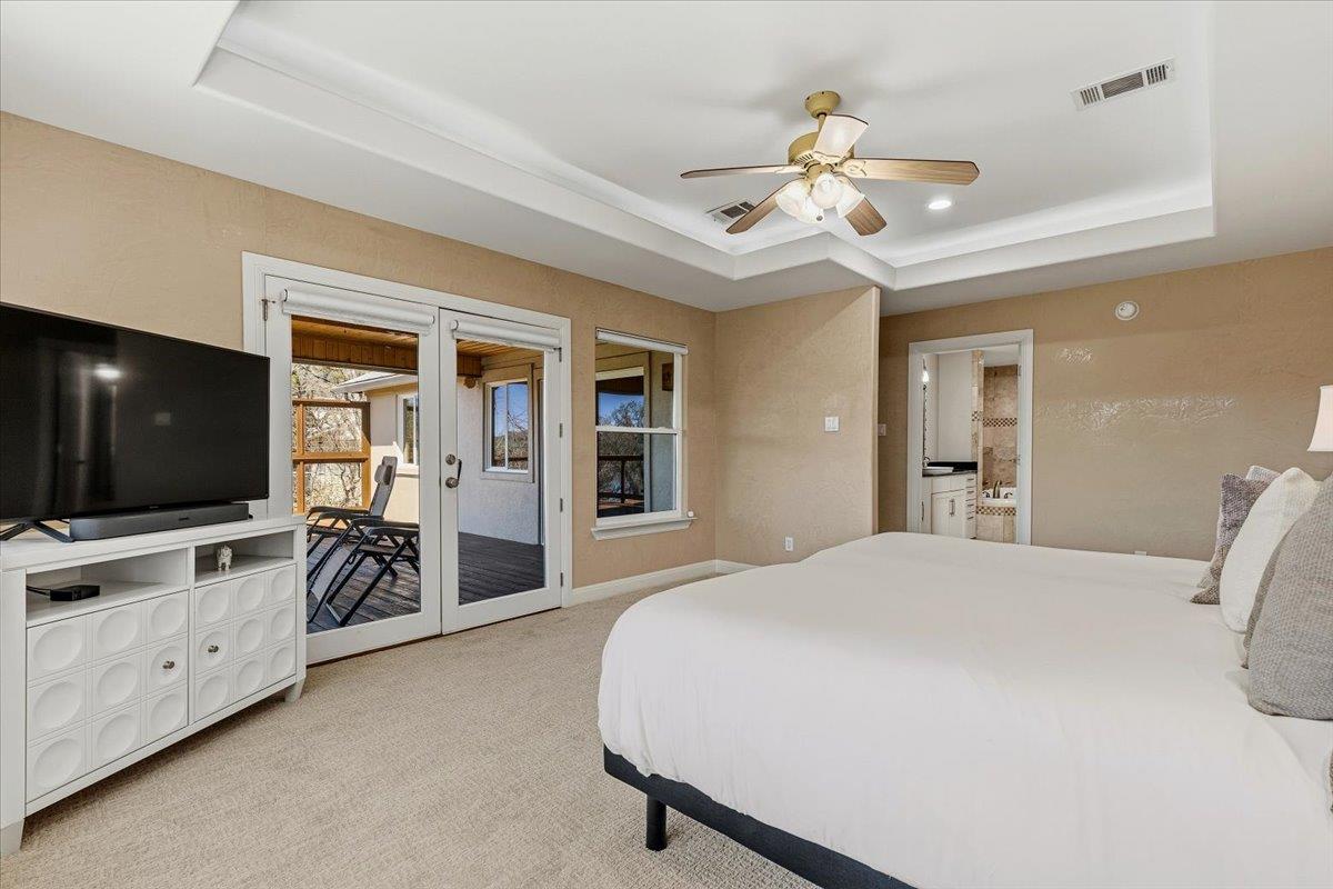 25207 Lake View Dr, Spicewood, TX 78669