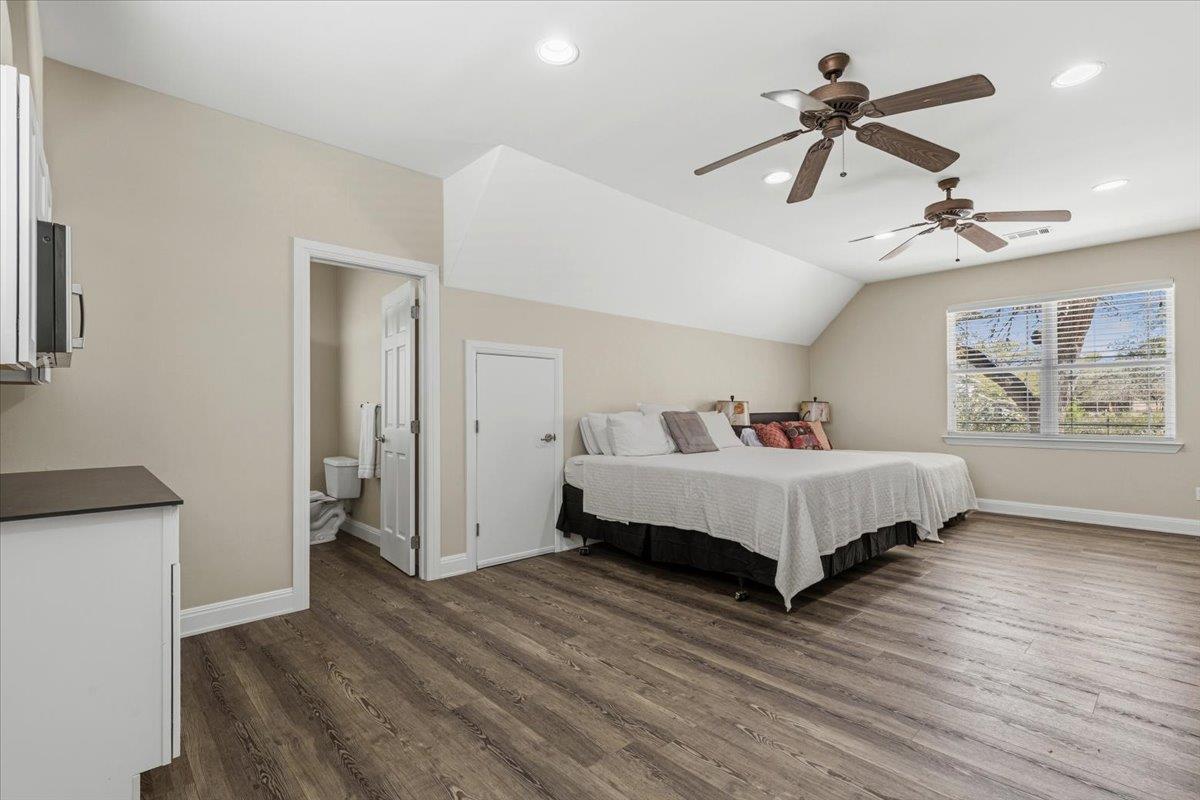 25207 Lake View Dr, Spicewood, TX 78669