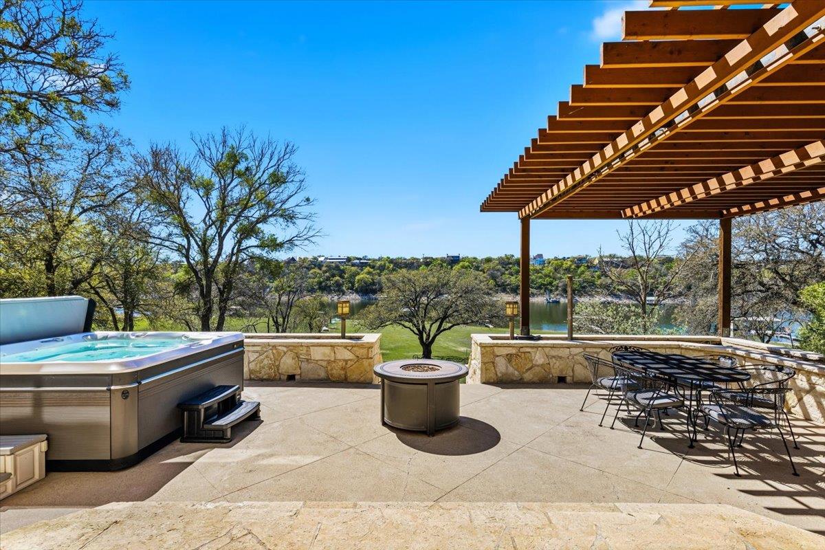 25207 Lake View Dr, Spicewood, TX 78669