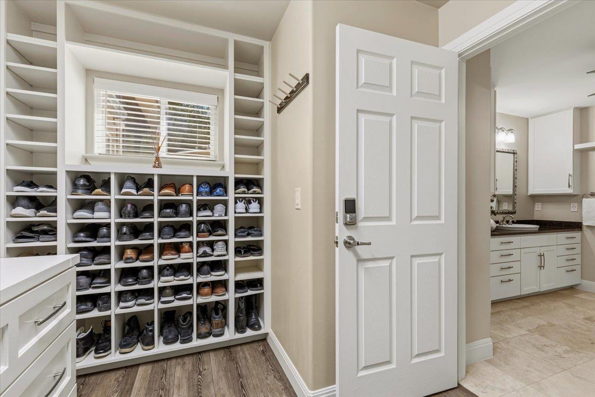 25207 Lake View Dr, Spicewood, TX 78669