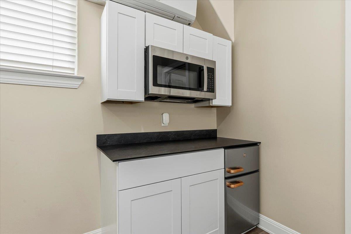 25207 Lake View Dr, Spicewood, TX 78669