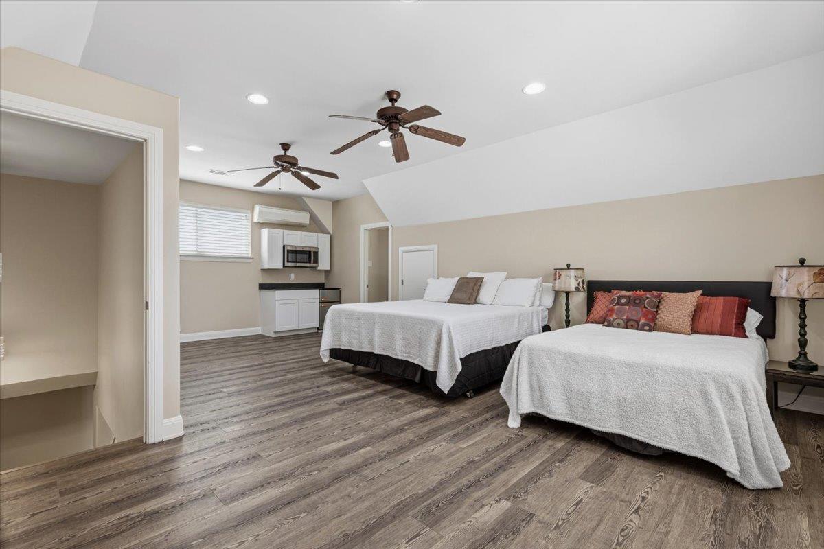 25207 Lake View Dr, Spicewood, TX 78669