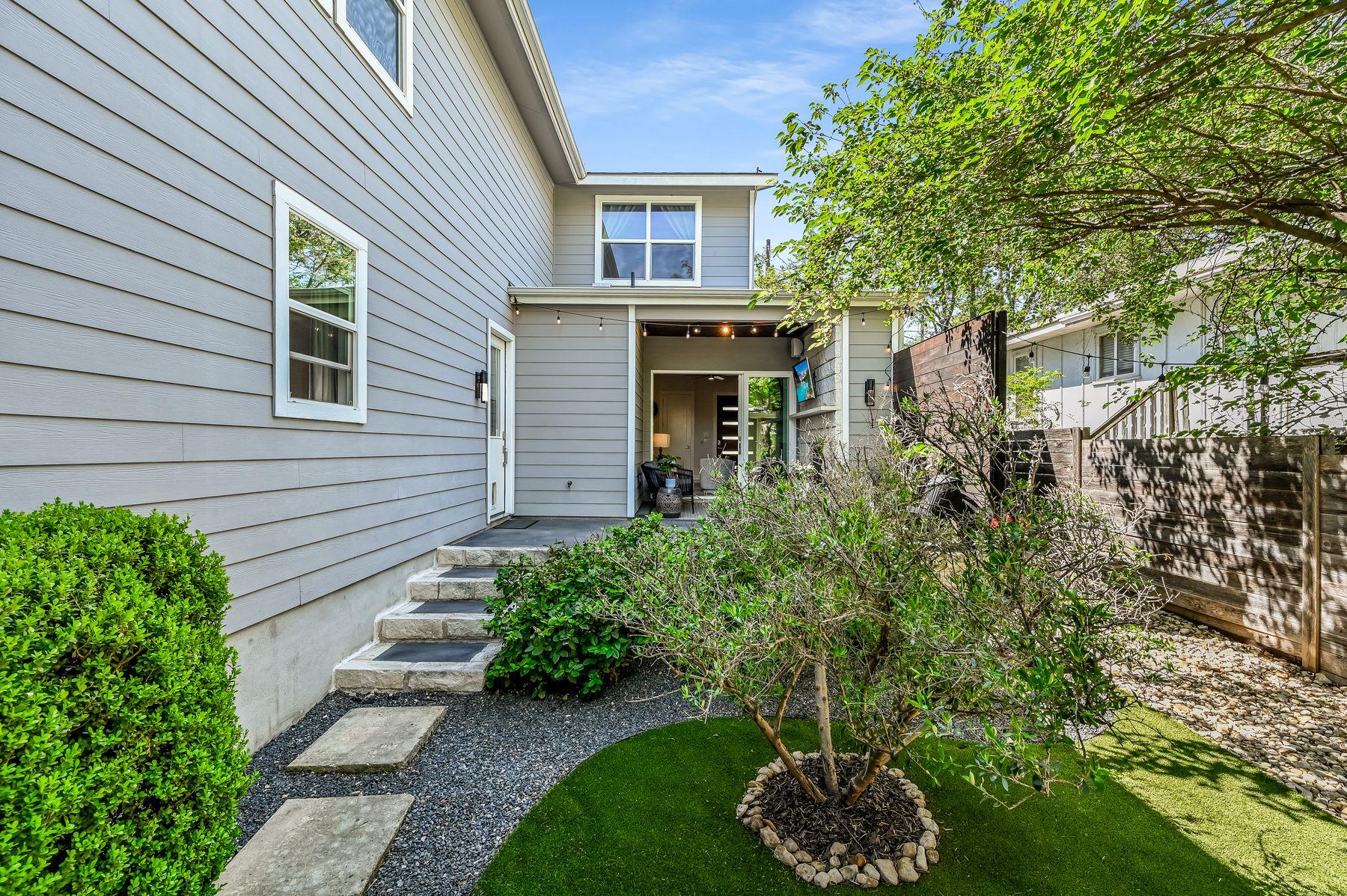 2100 E 10th St, Austin, TX 78702