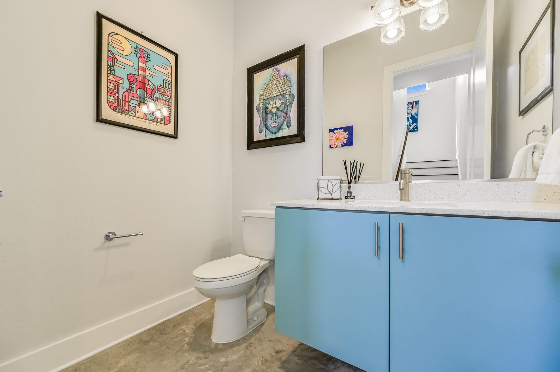 2100 E 10th St, Austin, TX 78702