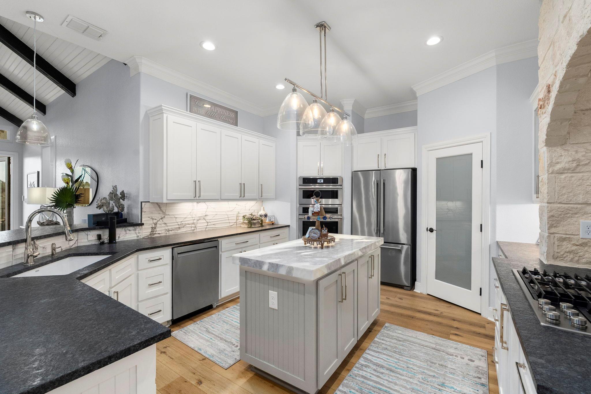 2078 Connie Dr, Canyon Lake, TX 78133