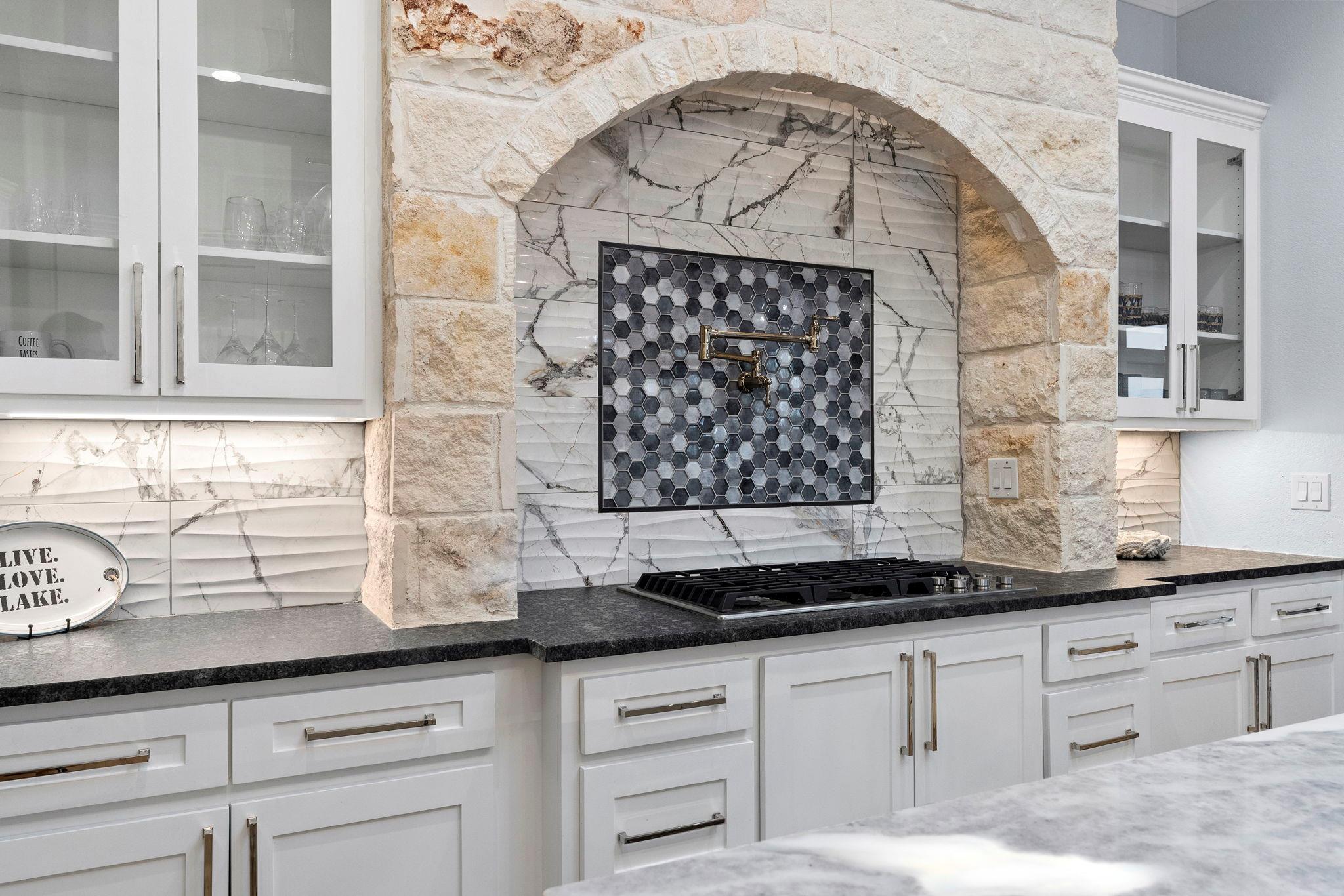 2078 Connie Dr, Canyon Lake, TX 78133