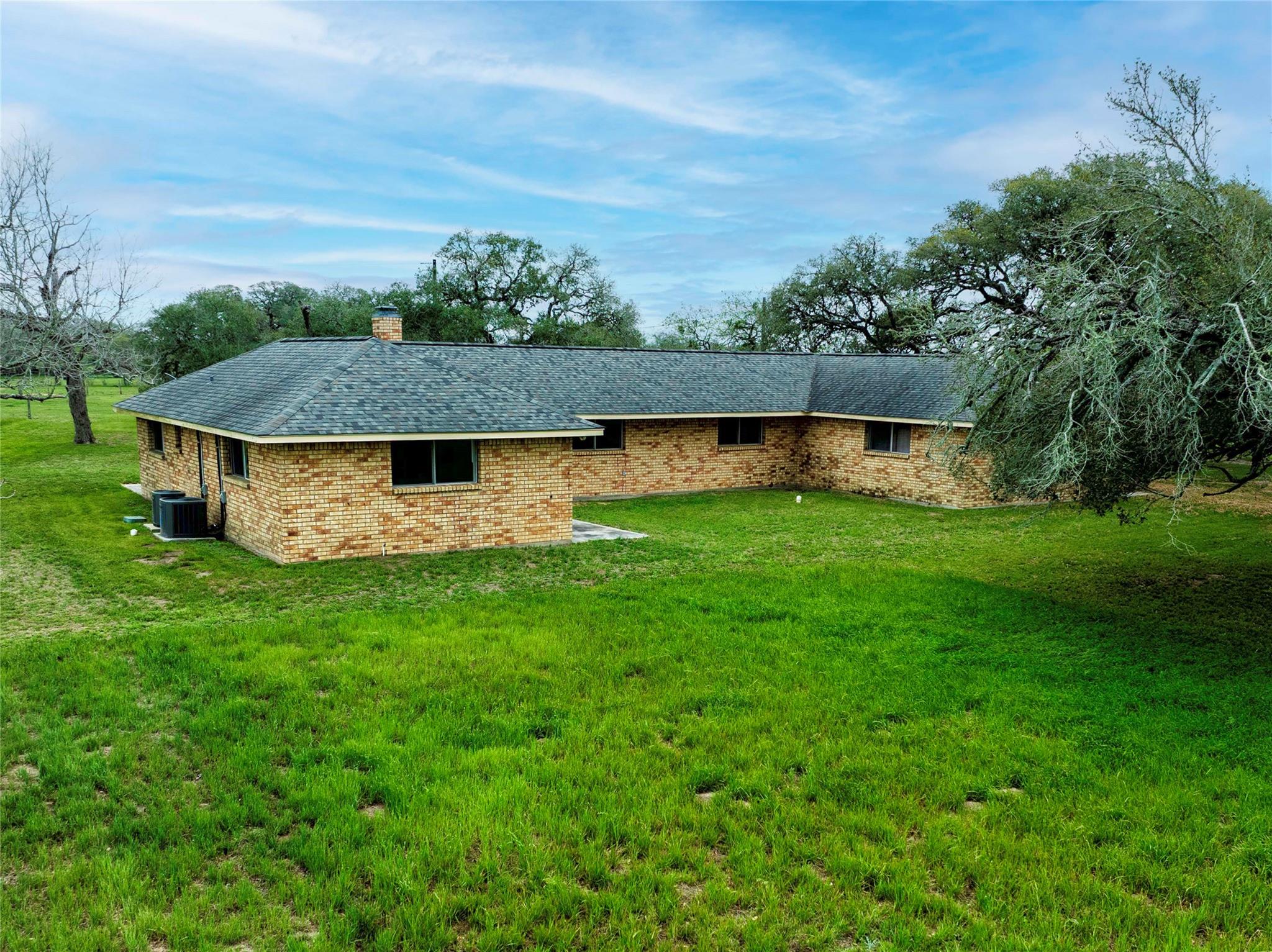 341 County Road 233 Rd, Hallettsville, TX 77964