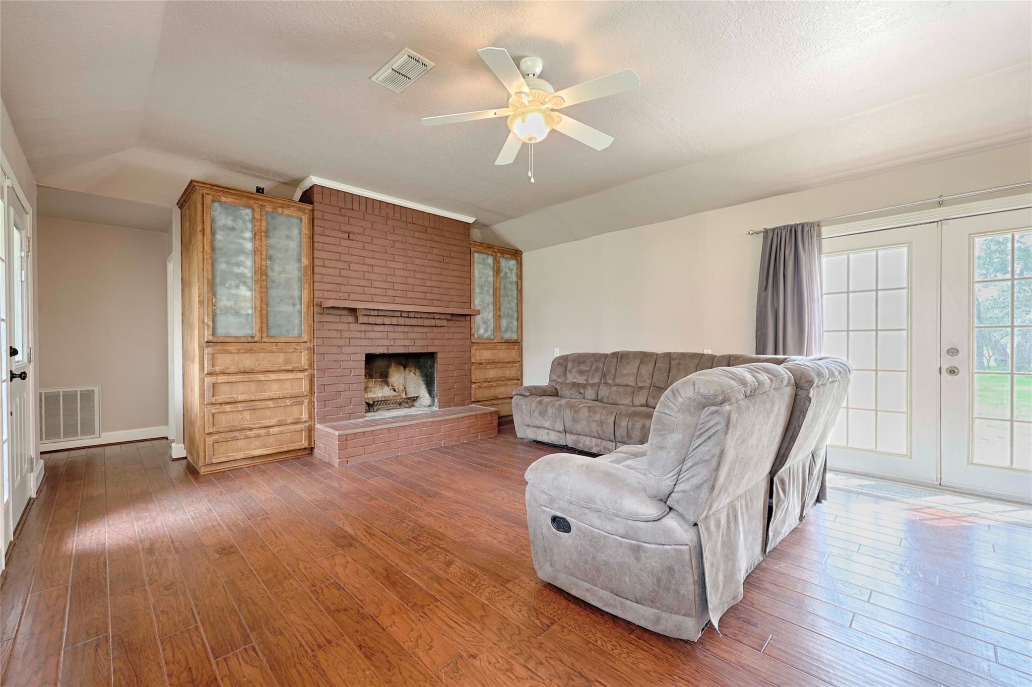 341 County Road 233 Rd, Hallettsville, TX 77964