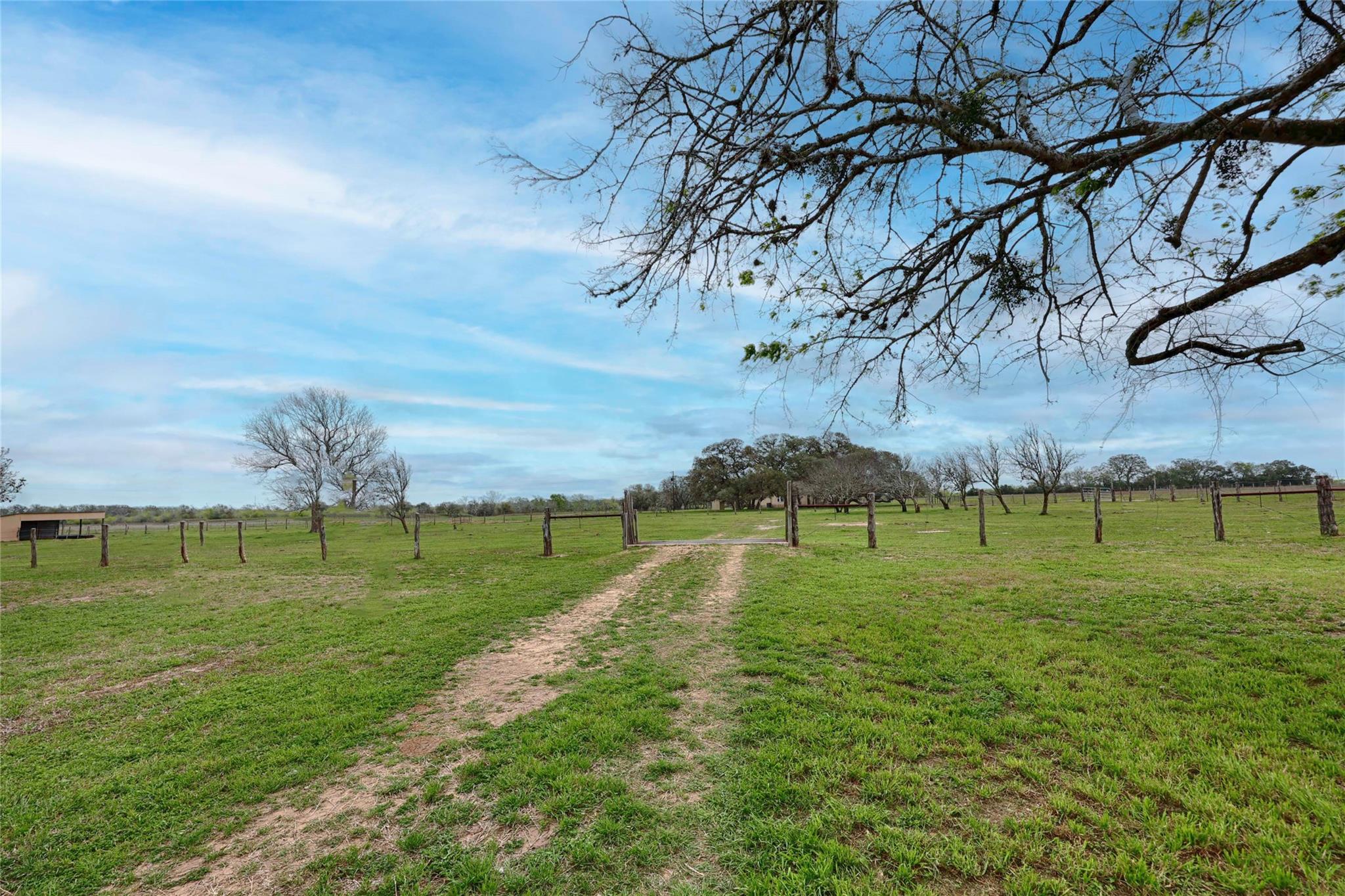 341 County Road 233 Rd, Hallettsville, TX 77964