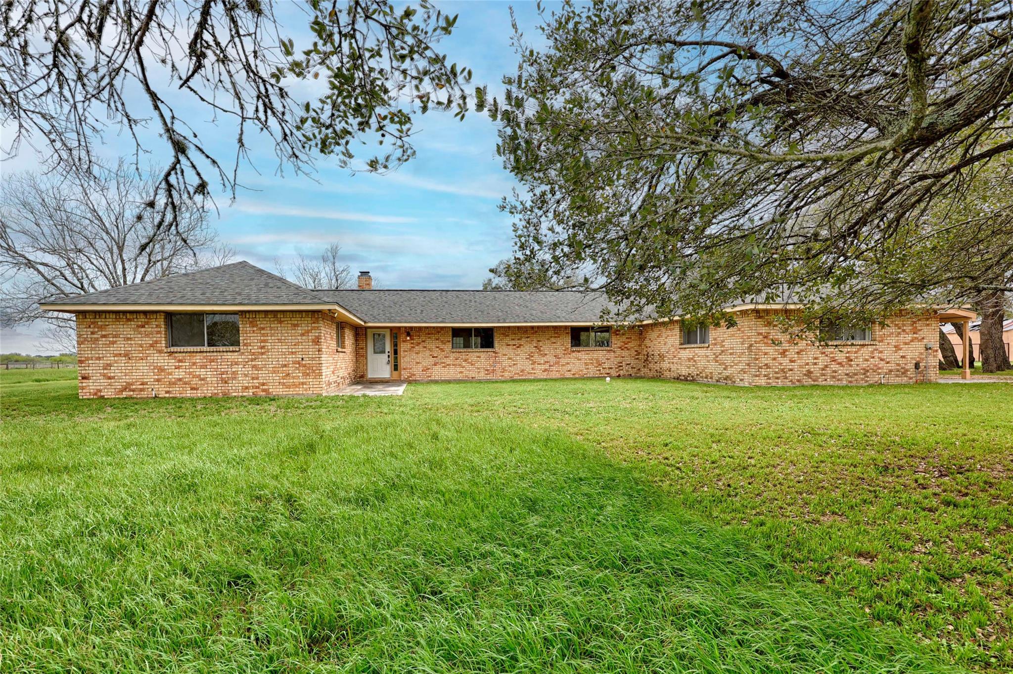 341 County Road 233 Rd, Hallettsville, TX 77964