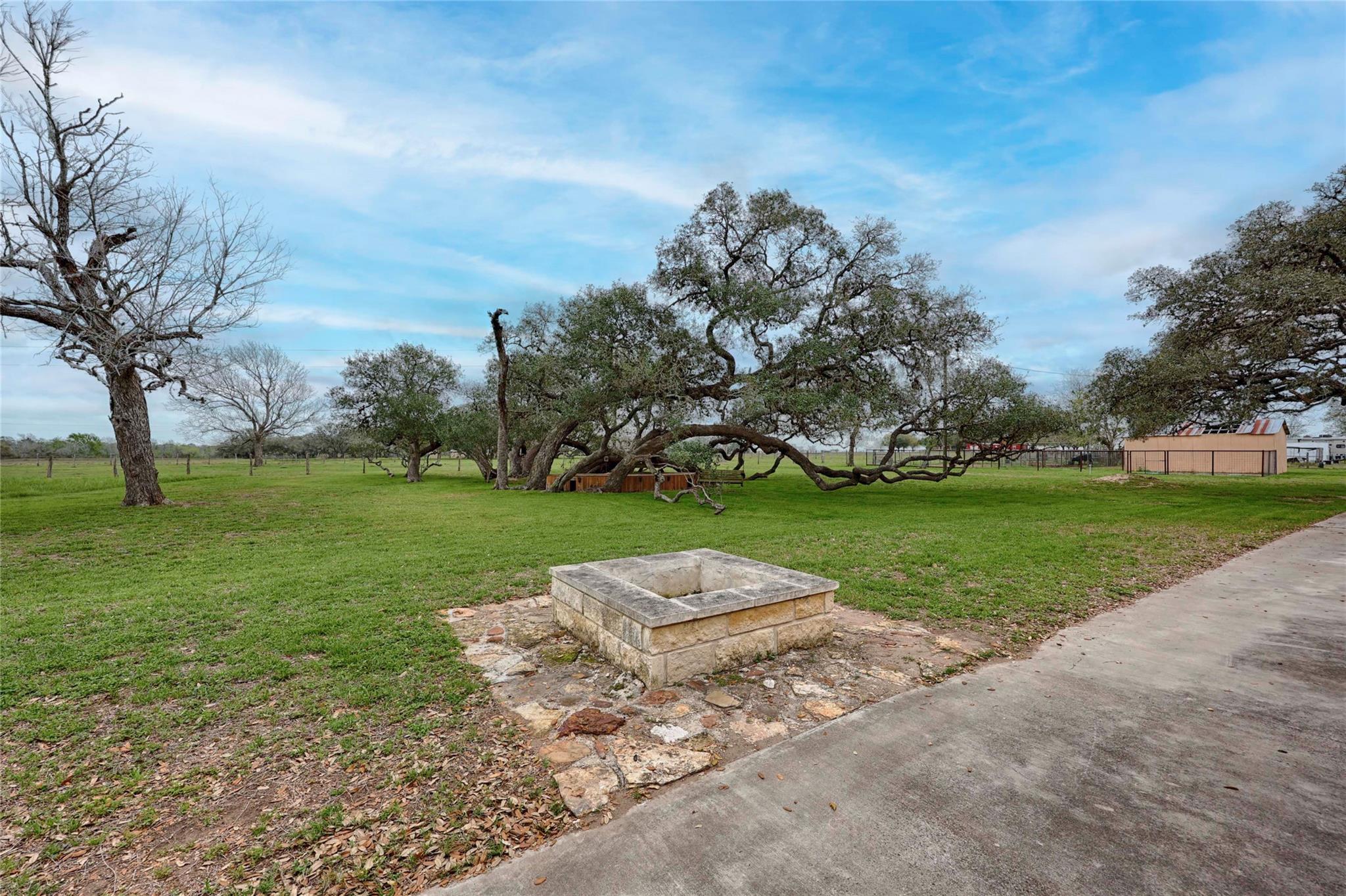 341 County Road 233 Rd, Hallettsville, TX 77964