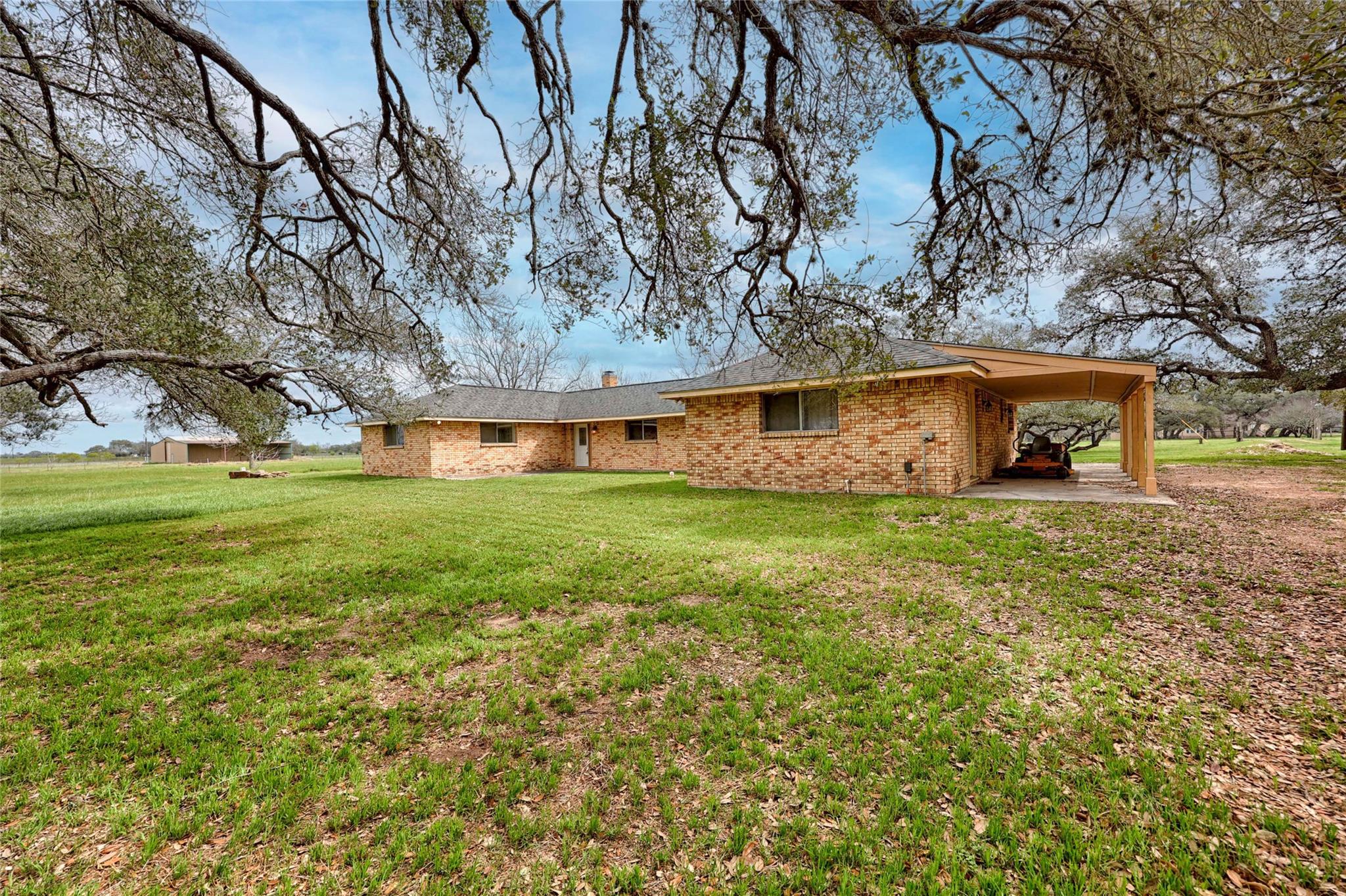 341 County Road 233 Rd, Hallettsville, TX 77964