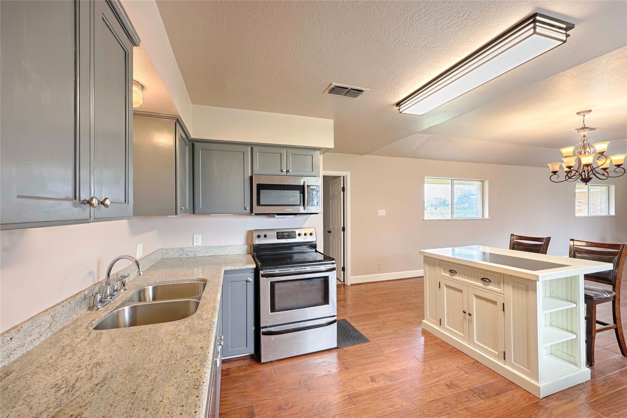 341 County Road 233 Rd, Hallettsville, TX 77964