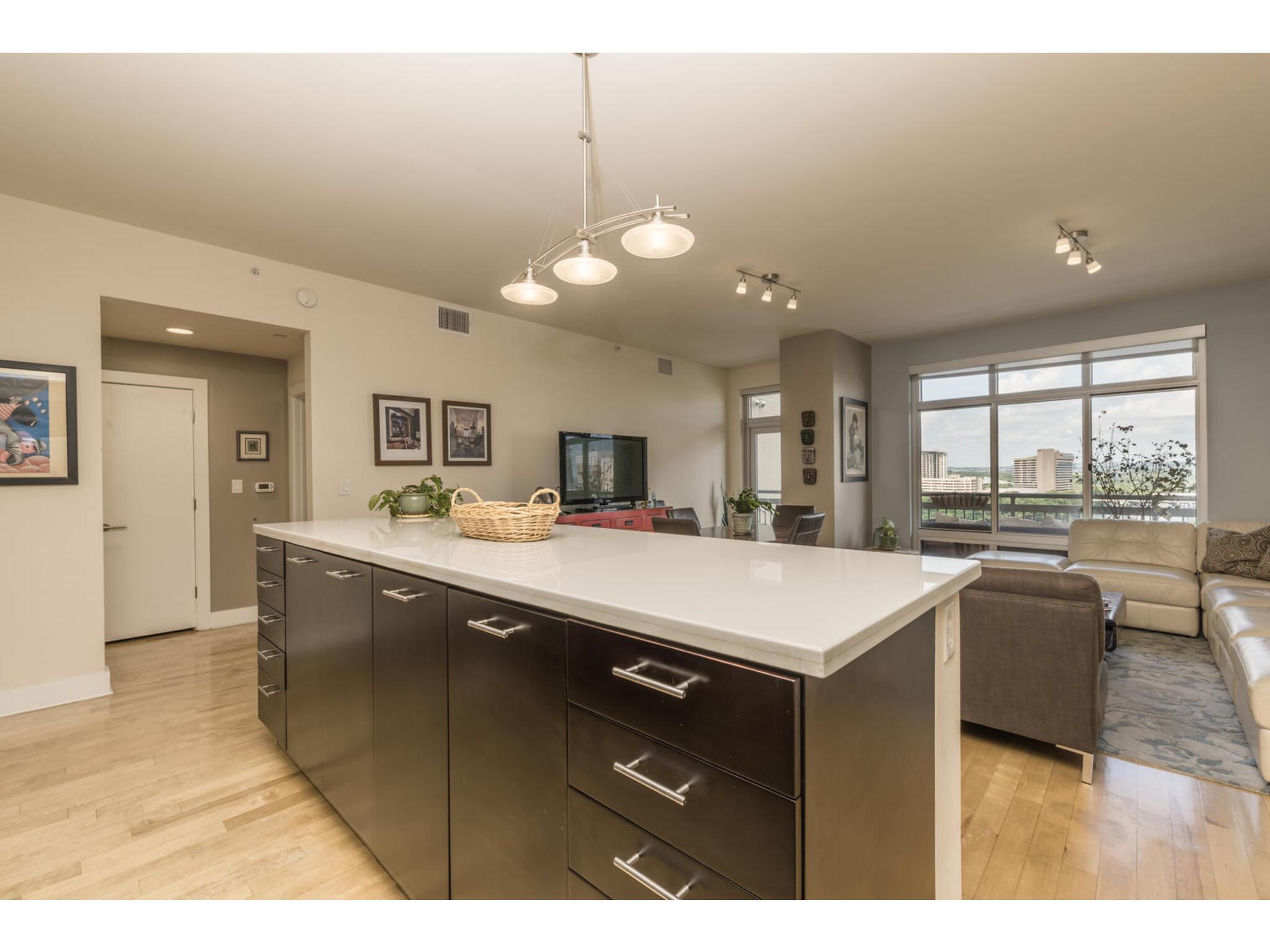 603 Davis St # 902, Austin, TX 78701