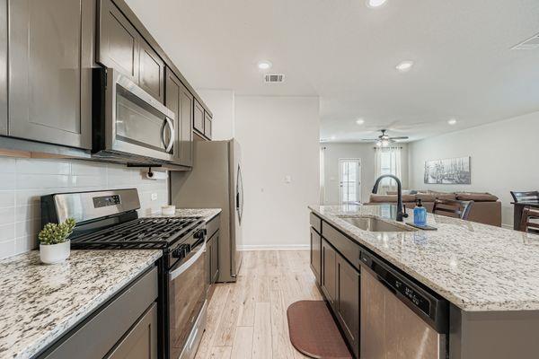 148 Gullivers Dr, Elgin, TX 78621