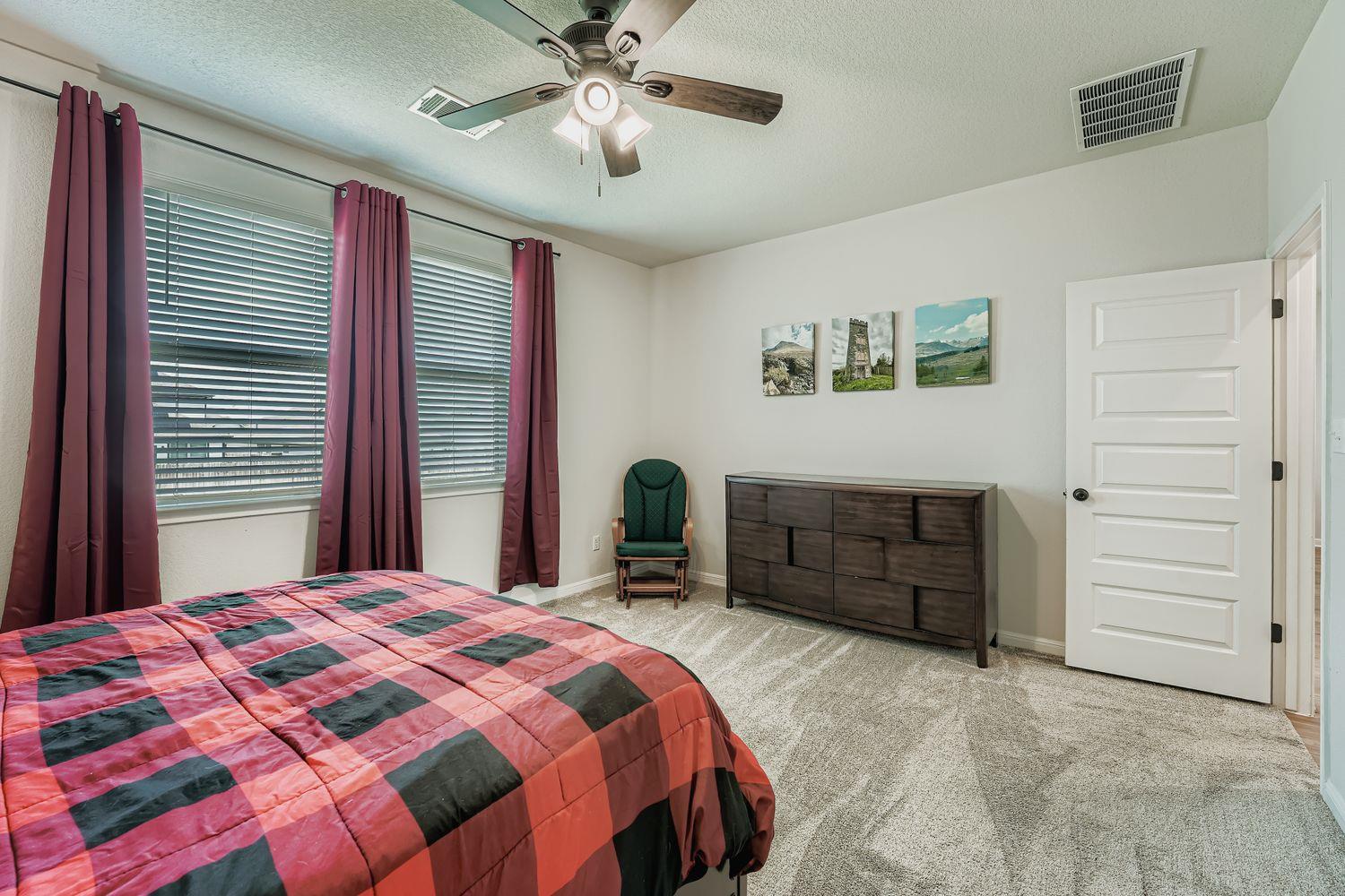 148 Gullivers Dr, Elgin, TX 78621