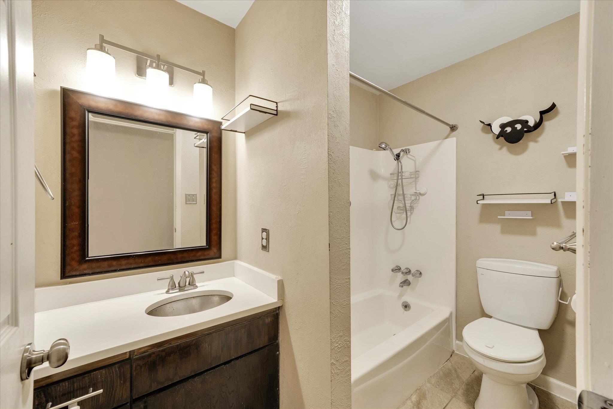 1467 S Meadows Dr, Austin, TX 78758