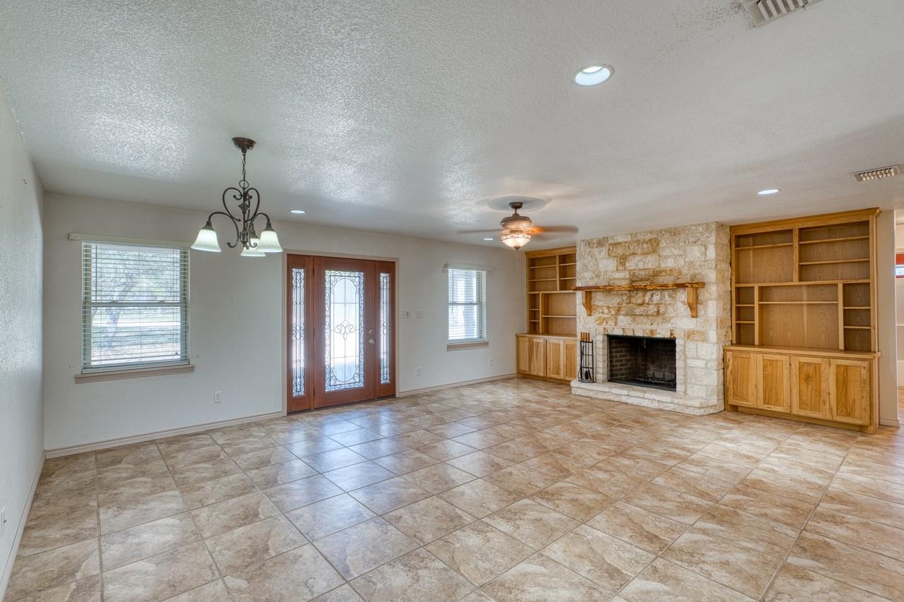 1129 Lonesome Loop, Blanco, TX 78606