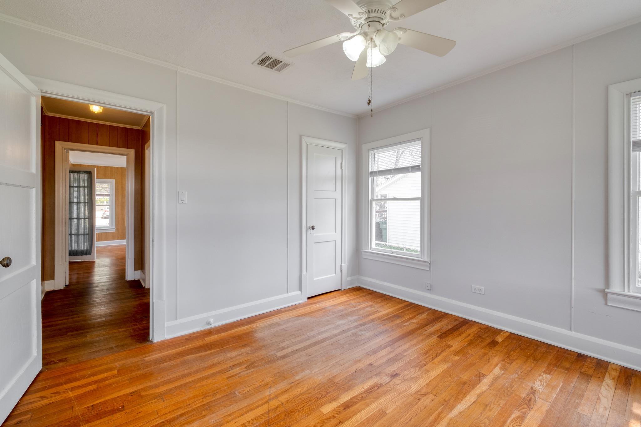 710 N Avenue H, Elgin, TX 78621