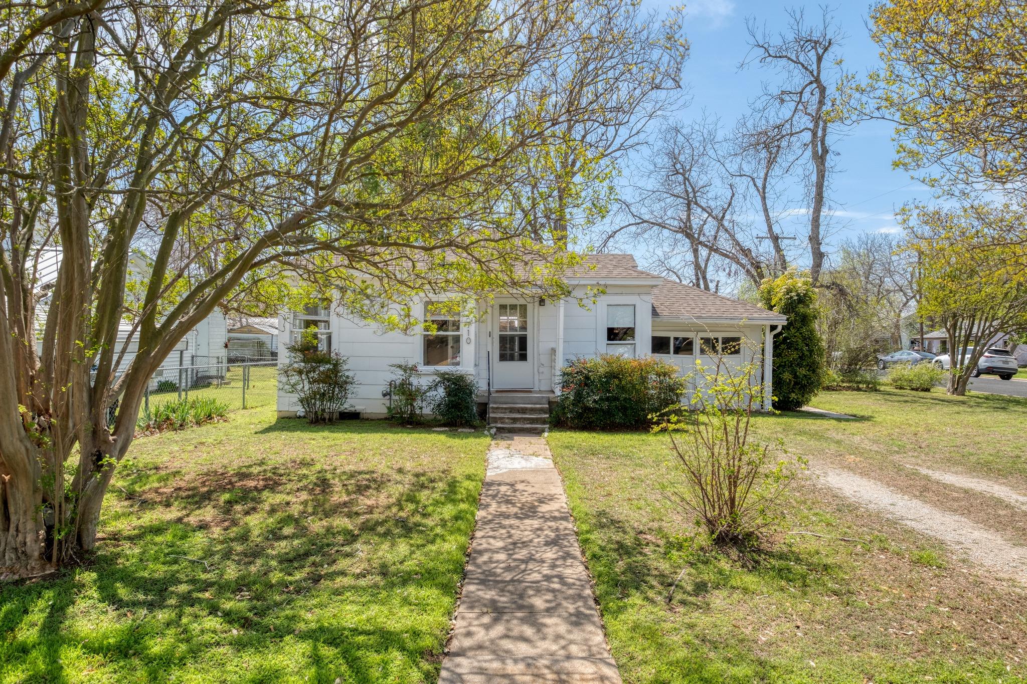 710 N Avenue H, Elgin, TX 78621