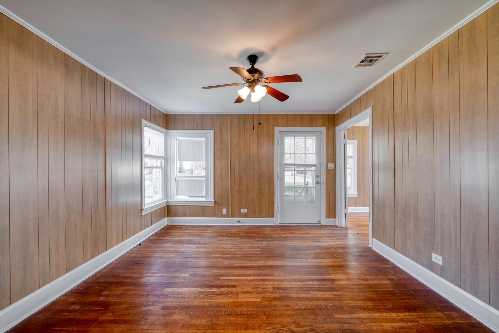 710 N Avenue H, Elgin, TX 78621