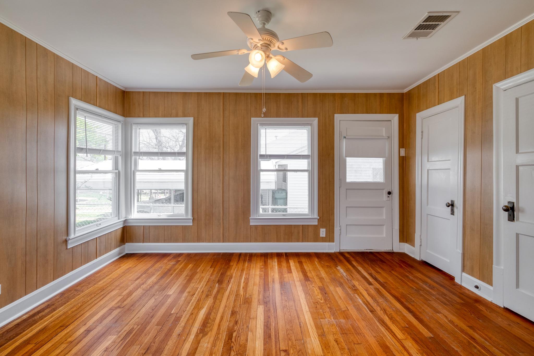 710 N Avenue H, Elgin, TX 78621