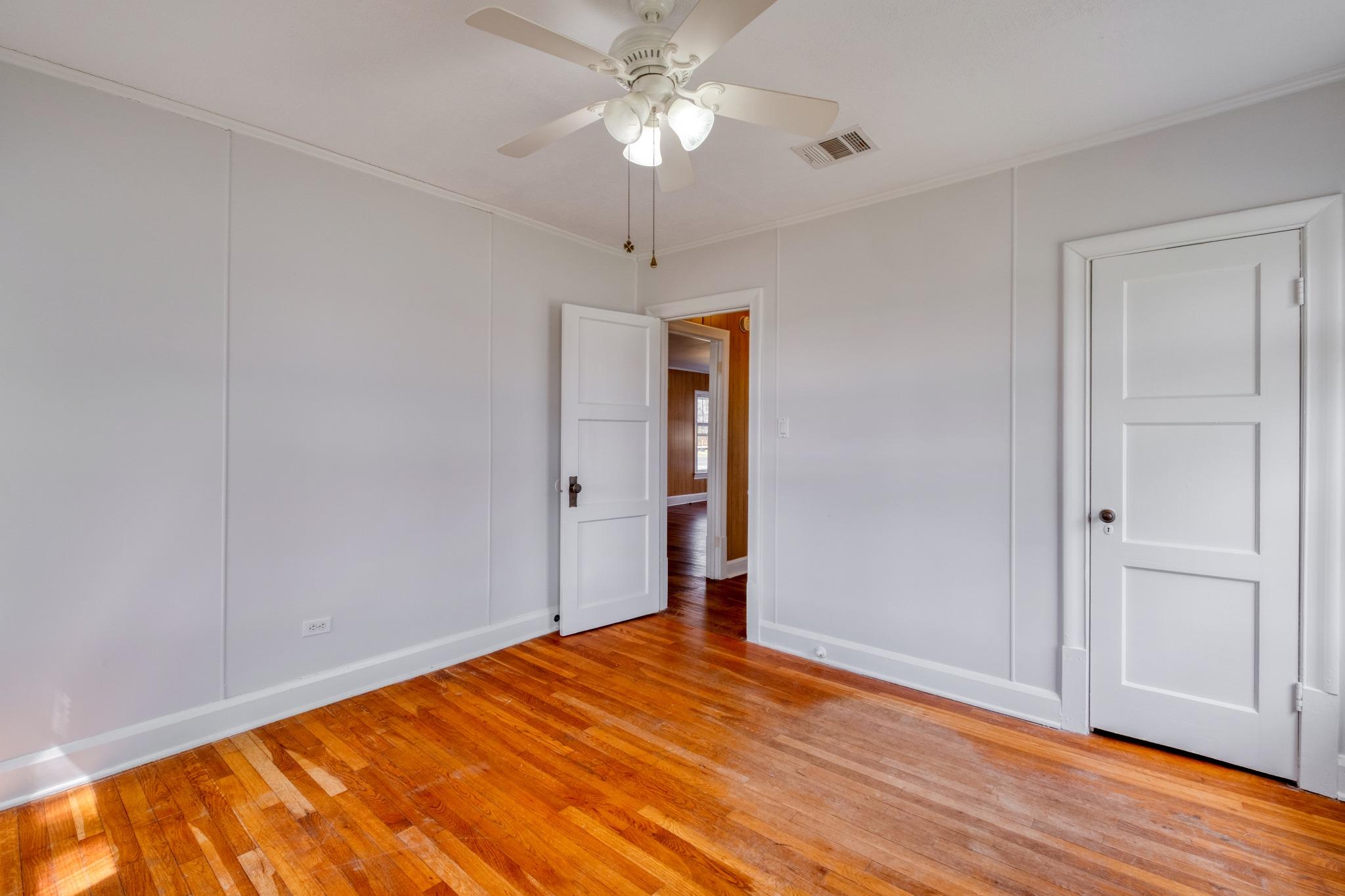 710 N Avenue H, Elgin, TX 78621