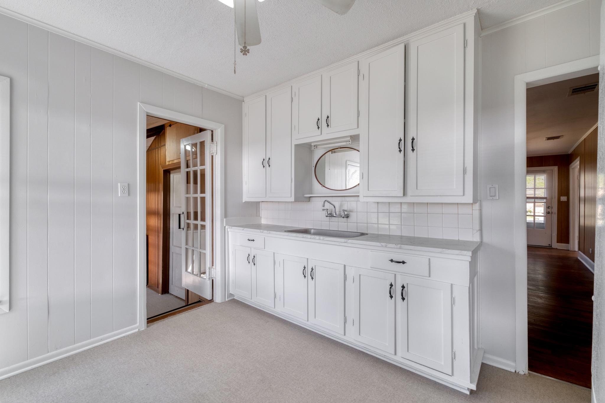 710 N Avenue H, Elgin, TX 78621