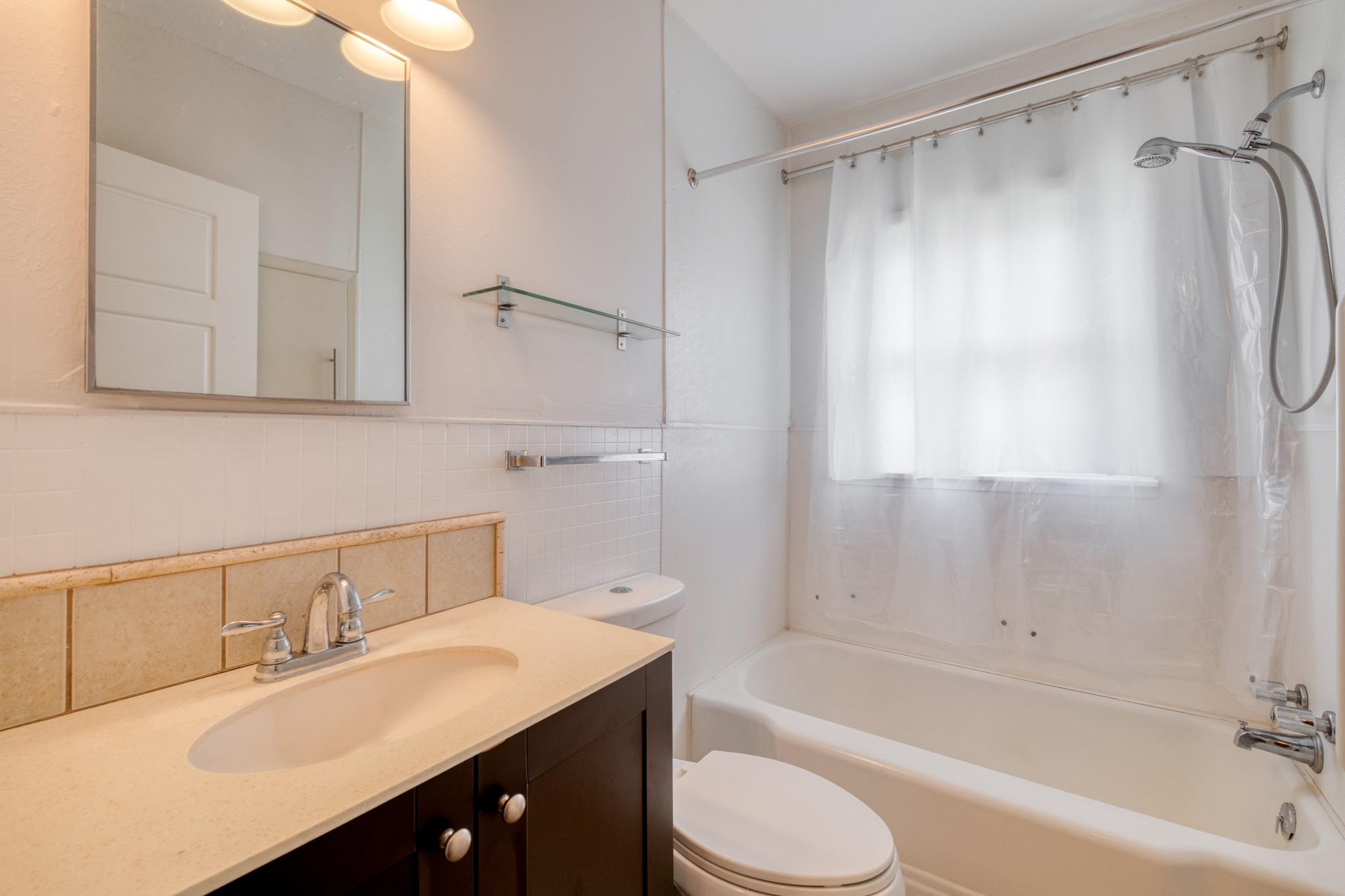 710 N Avenue H, Elgin, TX 78621