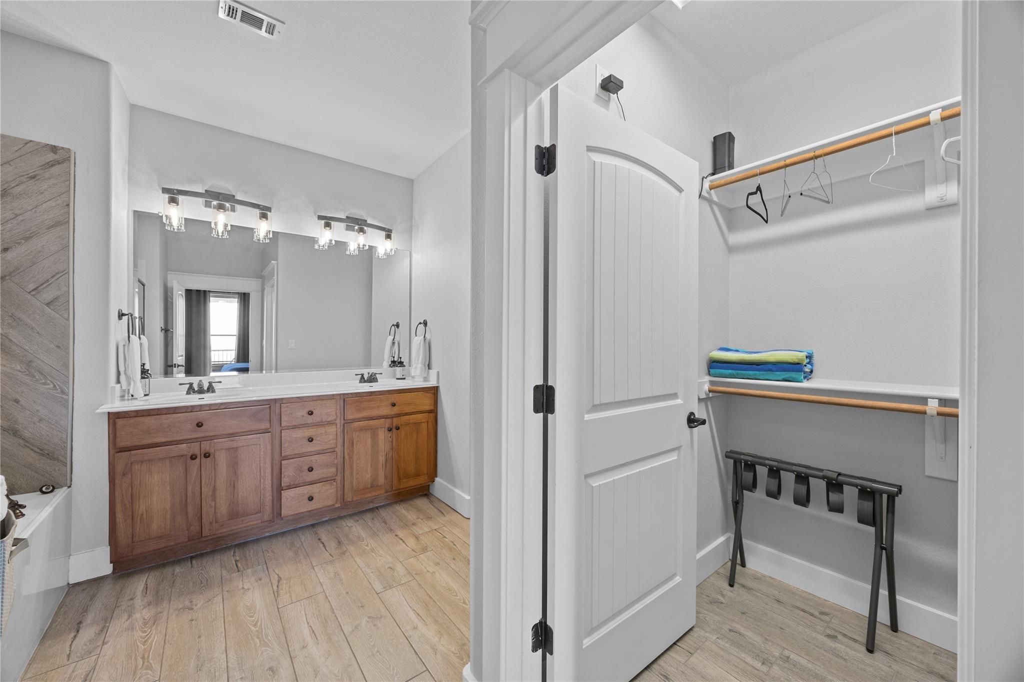 17708 Maritime Point Dr # 301, Jonestown, TX 78645