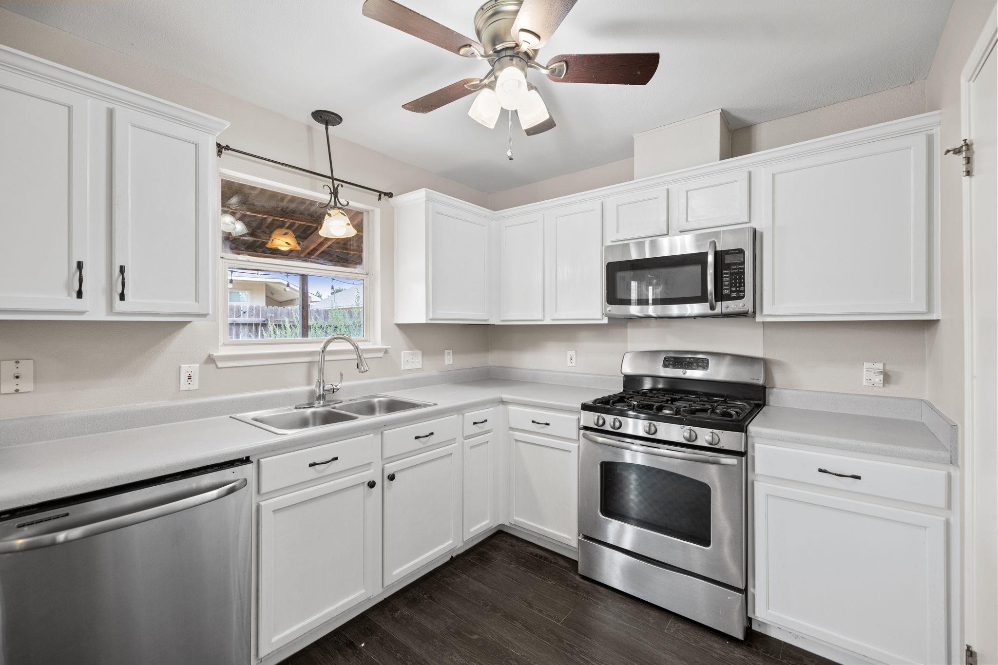 413 Clarks Way, Hutto, TX 78634