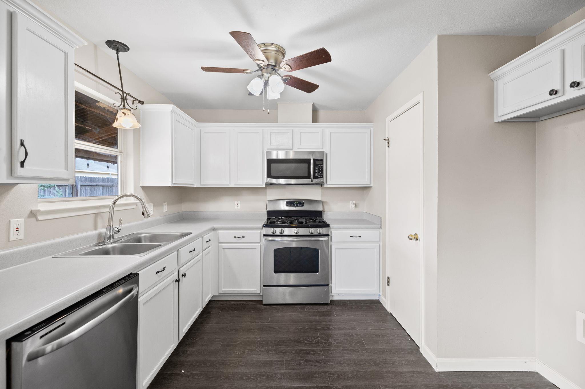 413 Clarks Way, Hutto, TX 78634