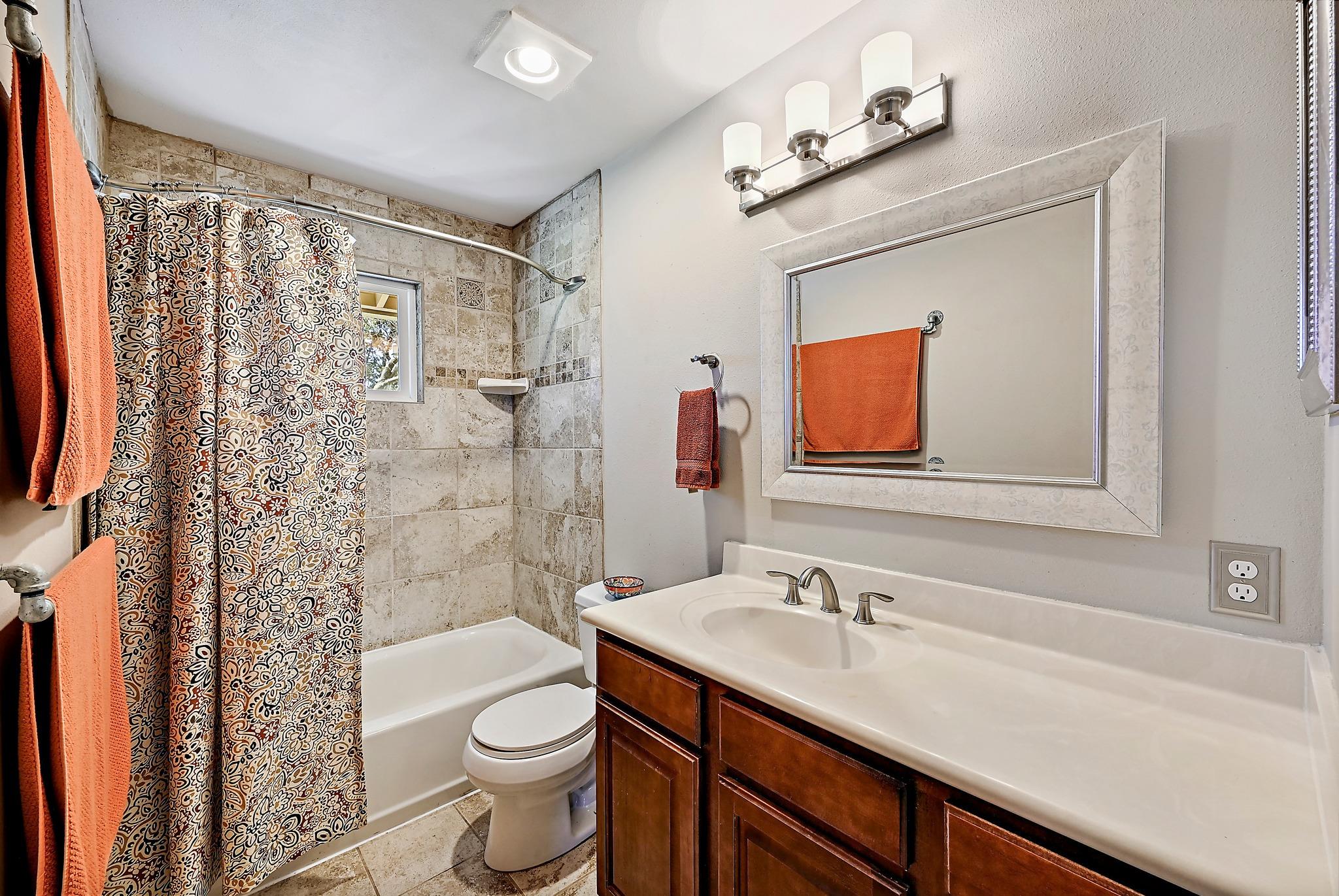 24807 Martin Ln, Spicewood, TX 78669