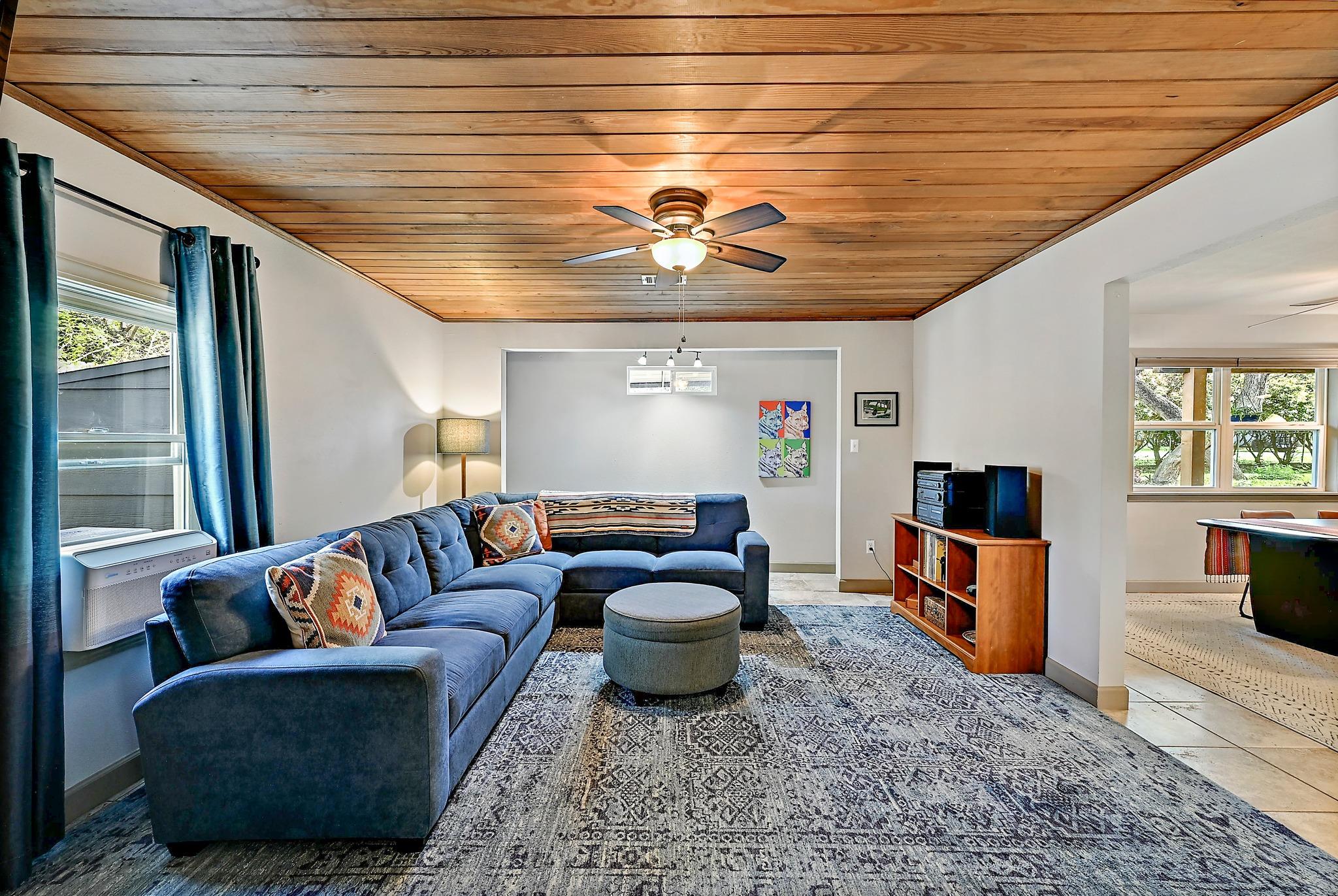 24807 Martin Ln, Spicewood, TX 78669