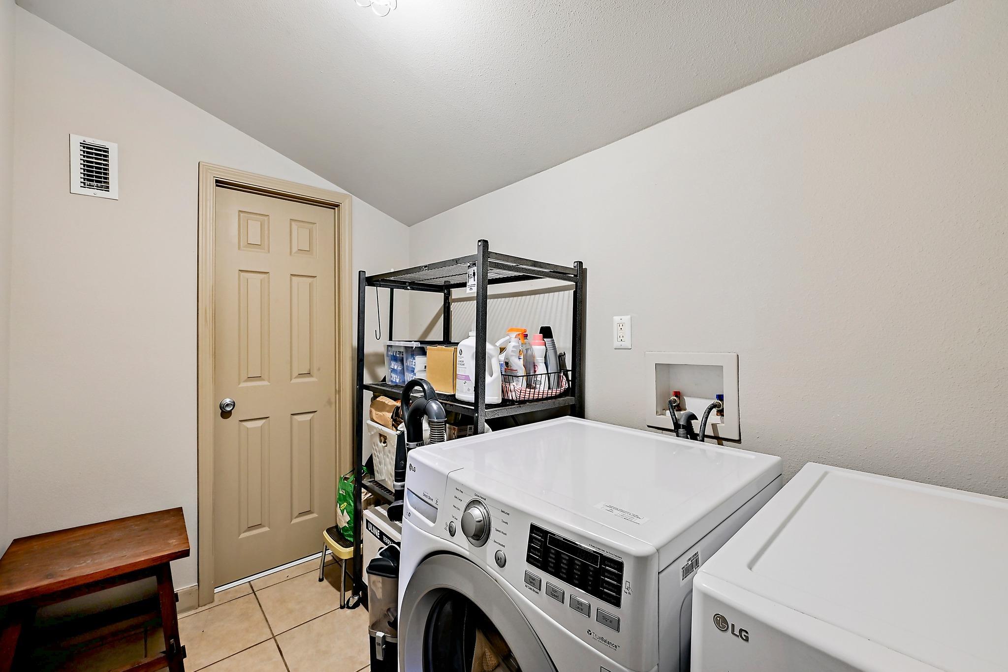 24807 Martin Ln, Spicewood, TX 78669