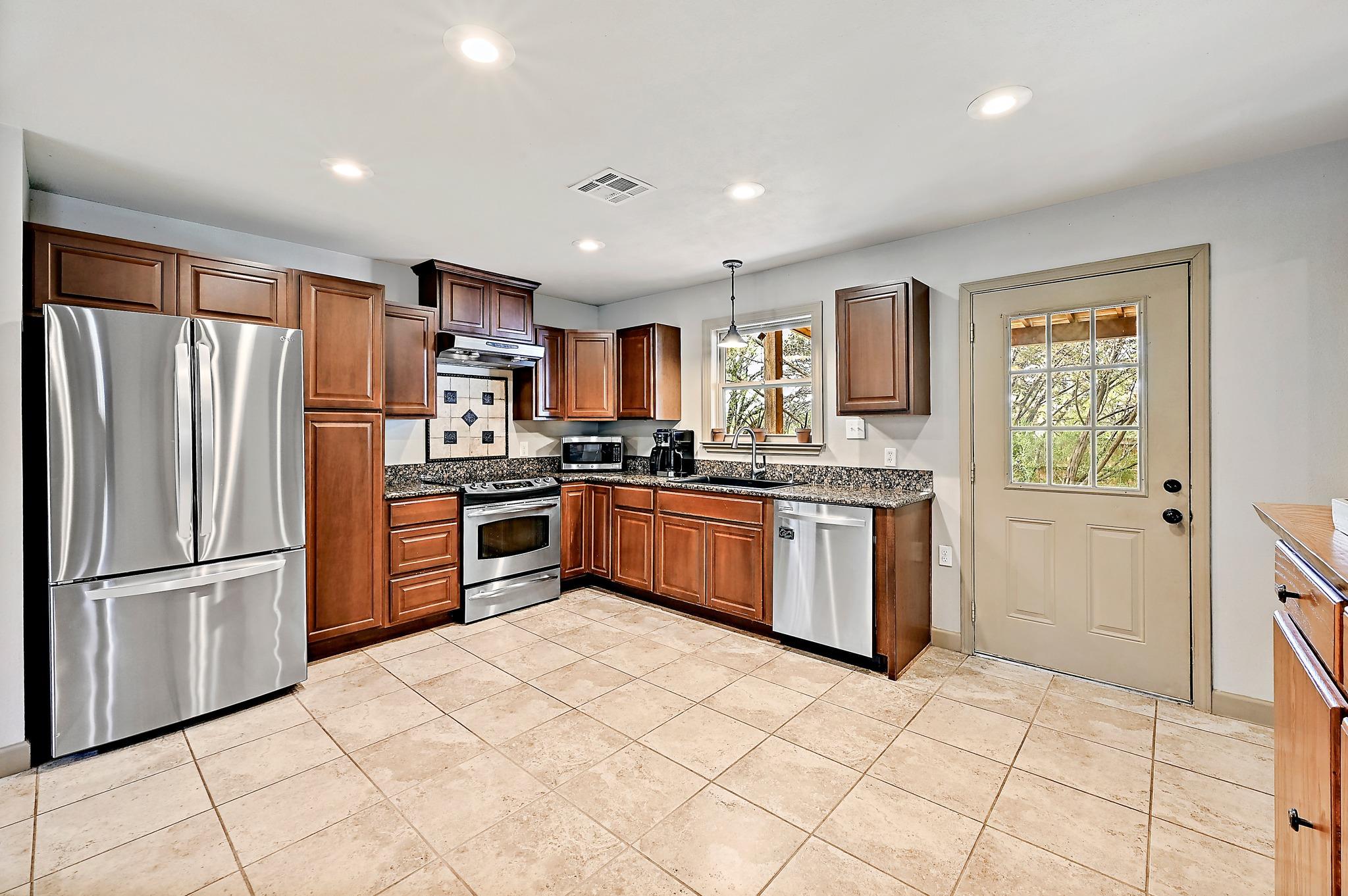 24807 Martin Ln, Spicewood, TX 78669