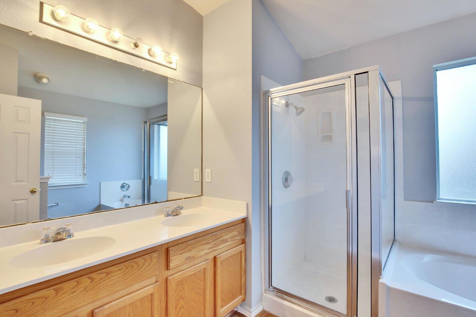 1002 Remington Dr, Leander, TX 78641