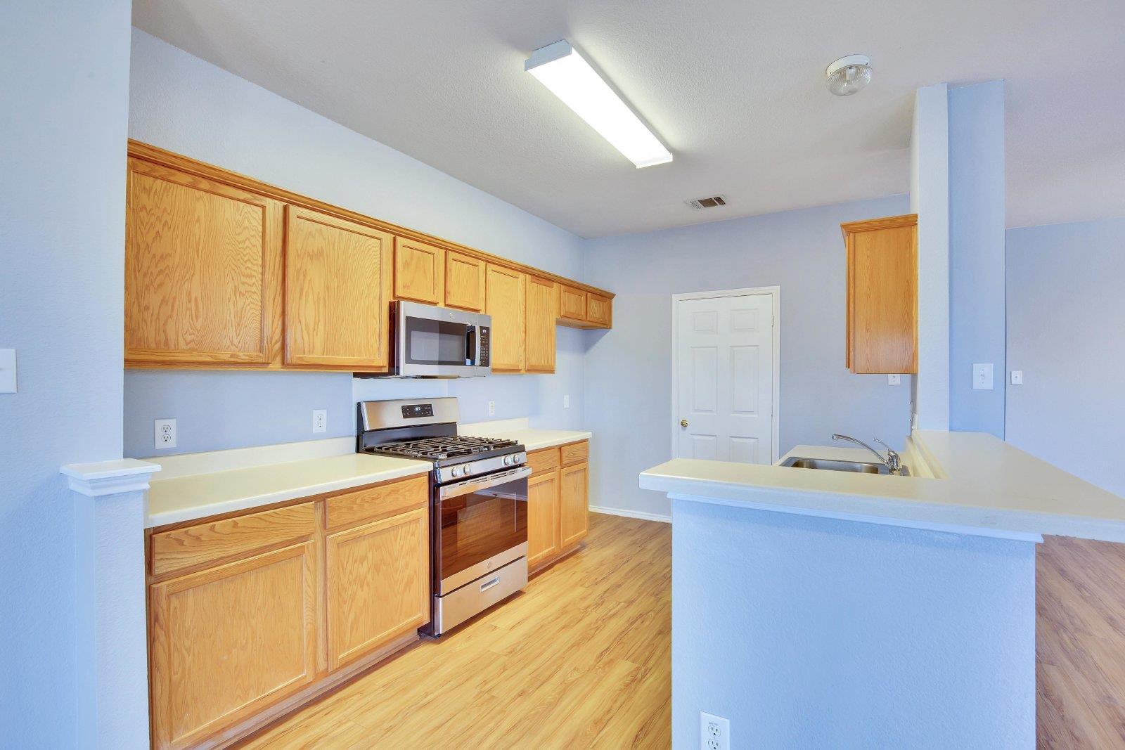 1002 Remington Dr, Leander, TX 78641