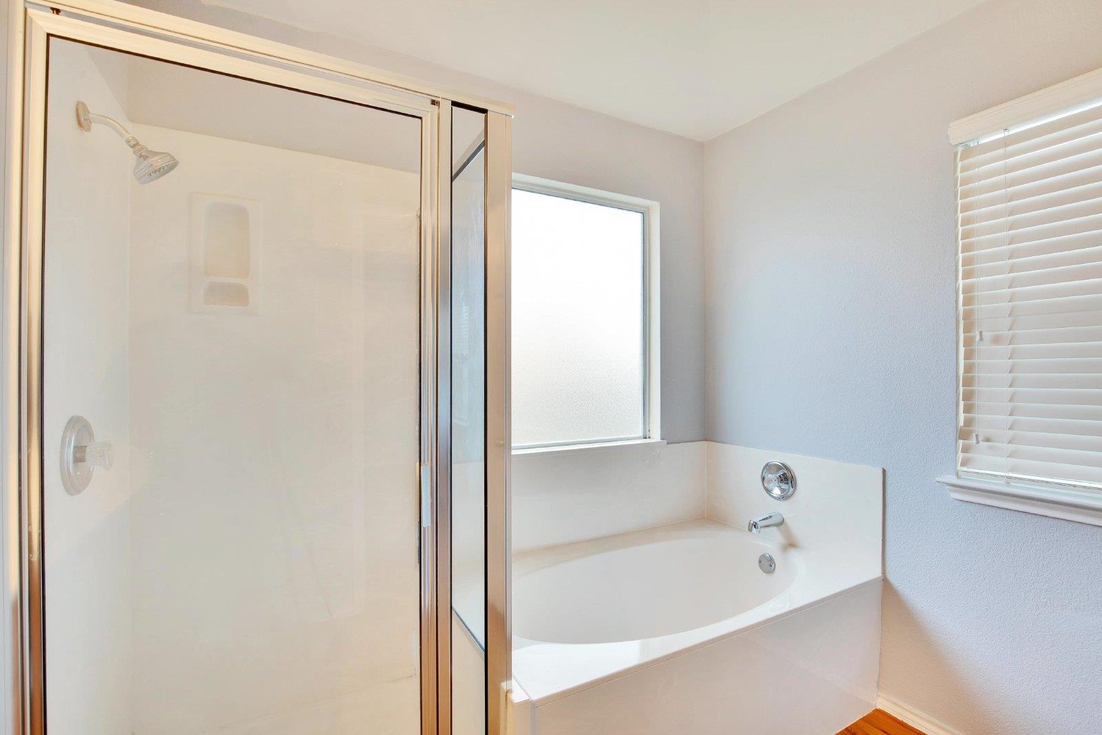 1002 Remington Dr, Leander, TX 78641