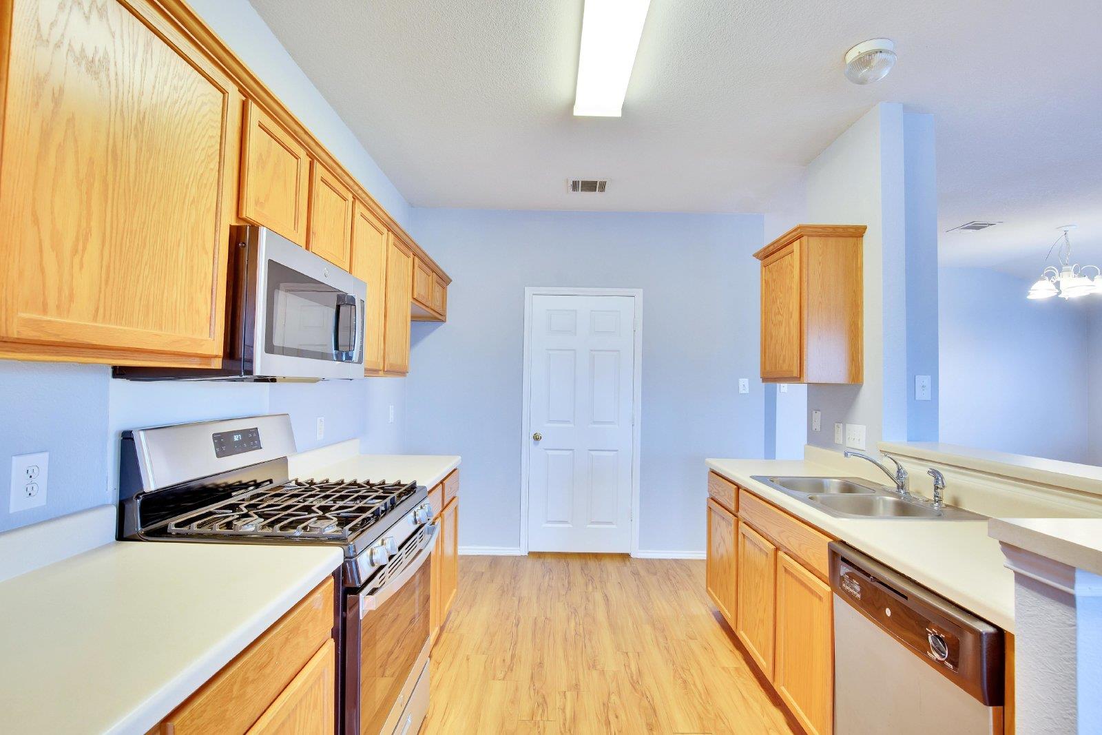 1002 Remington Dr, Leander, TX 78641