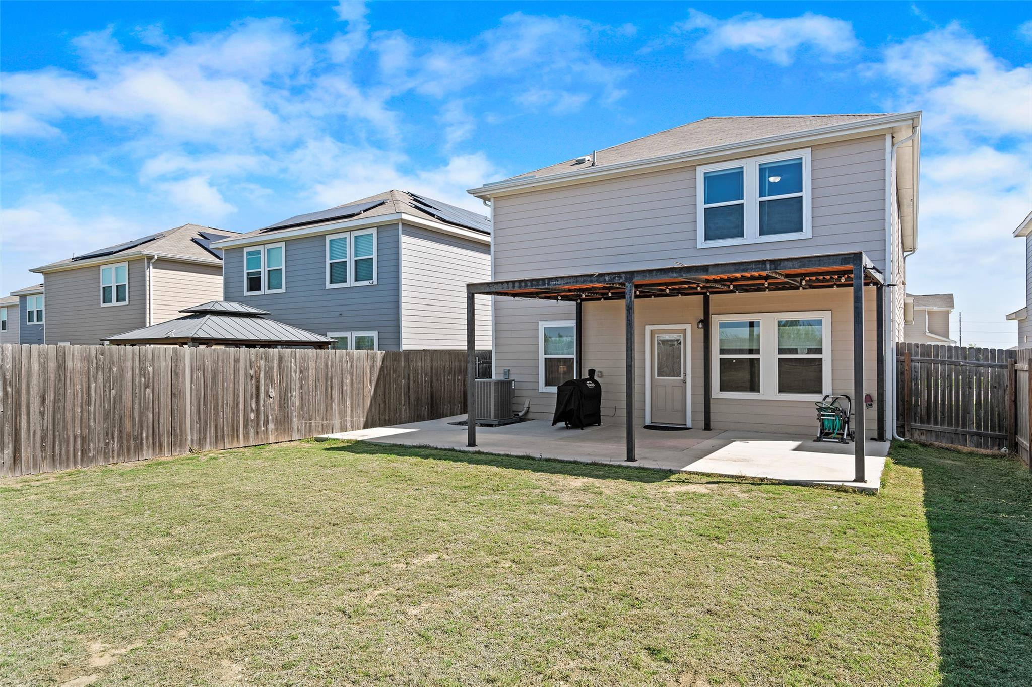 305 Redfish Ln, Hutto, TX 78634