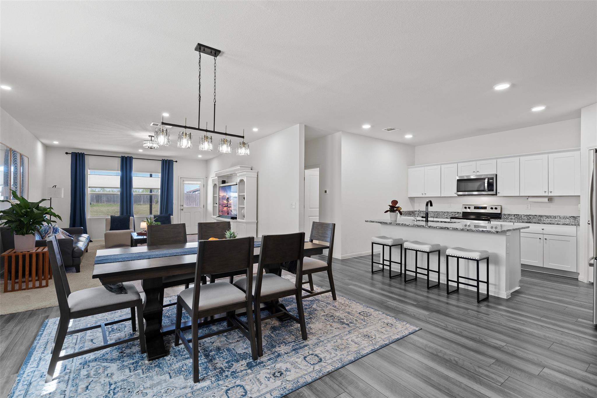 305 Redfish Ln, Hutto, TX 78634